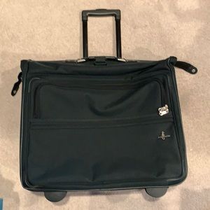 Atlantic luggage. Very good condition. Dark green.